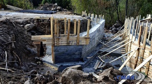 Поблизу села Забужжя продовжується капітальний ремонт залізобетонного мосту