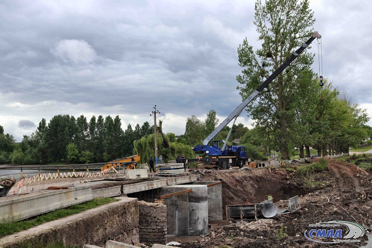 Хід виконання робіт з поточного середнього ремонту мостового переходу через р. Мурафа Шаргородського району
