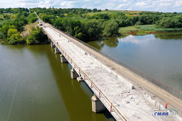 У НЕМИРІВСЬКОМУ РАЙОНІ ПРОДОВЖУЮТЬ РЕМОНТУВАТИ МІСТ ЧЕРЕЗ РІЧКУ ПІВДЕННИЙ БУГ