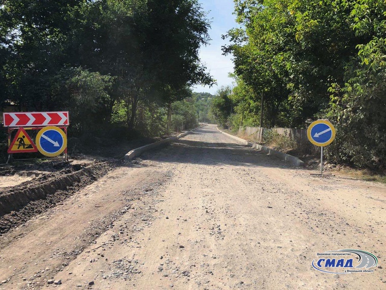 У Чечельницькому районі активно працює дорожня техніка на автомобільній дорозі загального користування місцевого значення О-02-25-03 Чечельник-Білий Камінь, 0 + 000 – км 7+890