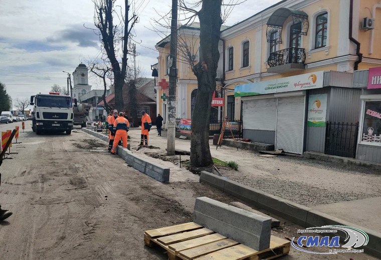 Встановлення бортових каменів на автомобільній дорозі загального користування місцевого значення С-02-14-52 (Стрий-Тернопіль-Кропивницький-Знам'янка)-Немирів км 1+000 - км 2+690