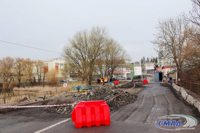 Демонтажні роботи на мосту у м. Немирів та розчищення русла р. Замчик